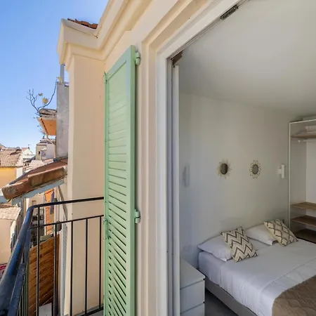 Luxurious 2 Bedroom Penthouse With Roof Terrace