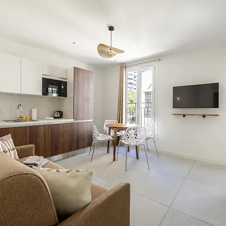 アパート Luxurious 2 Bedroom Penthouse With Roof Terrace カンヌ